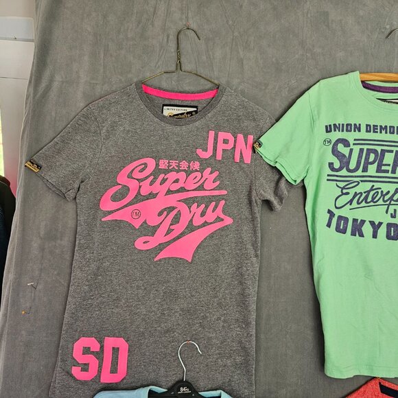 Superdry Women's Shirt Lot Size S Short Sleeve Crew Neck Graphic Tee  A5-28 - Picture 5 of 9